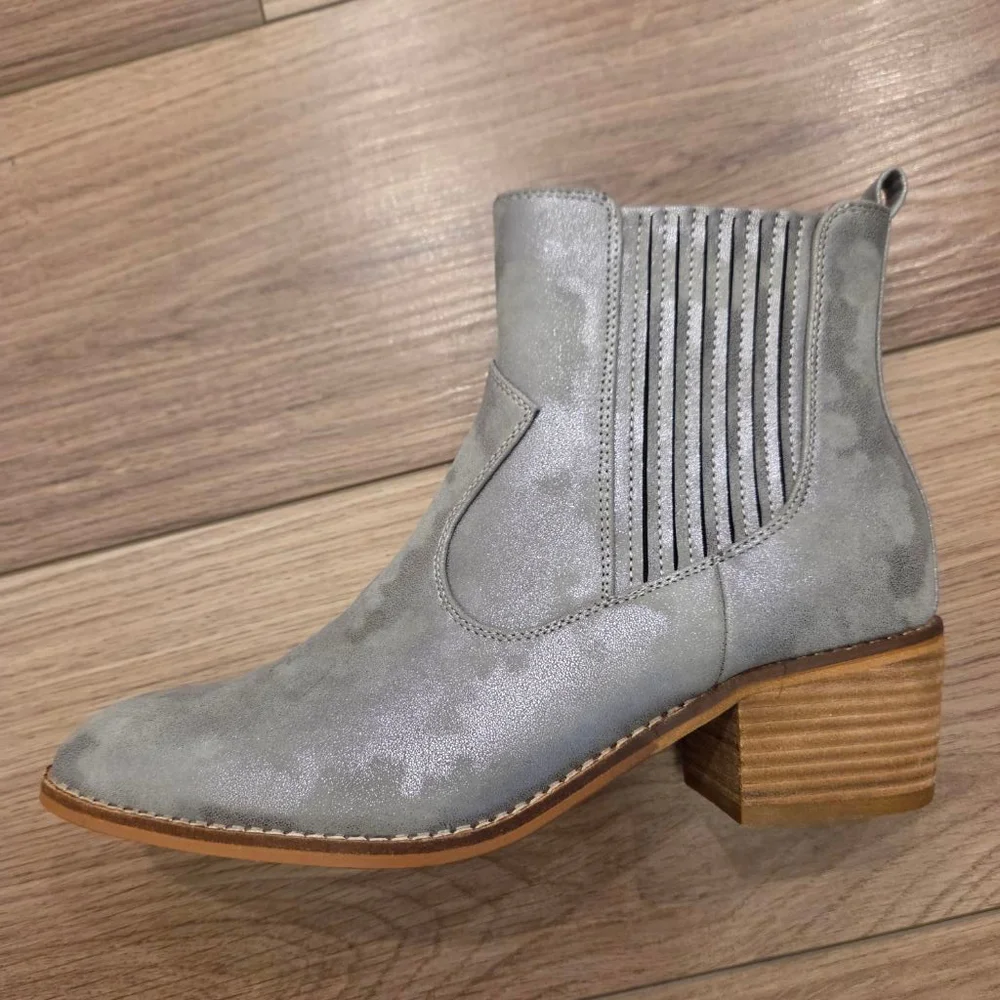 Boutique by Corkys Gray Ankle Boots Size 7